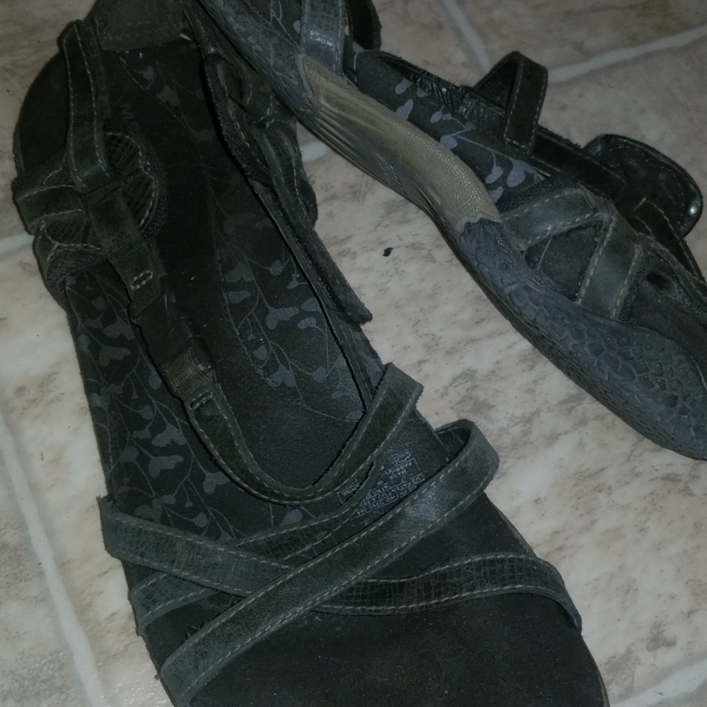 Merrell sandals - Picture 3 of 3